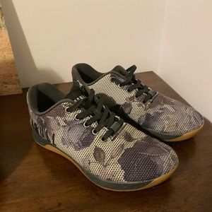 NOBULL 8.5 floral pattern barely used!